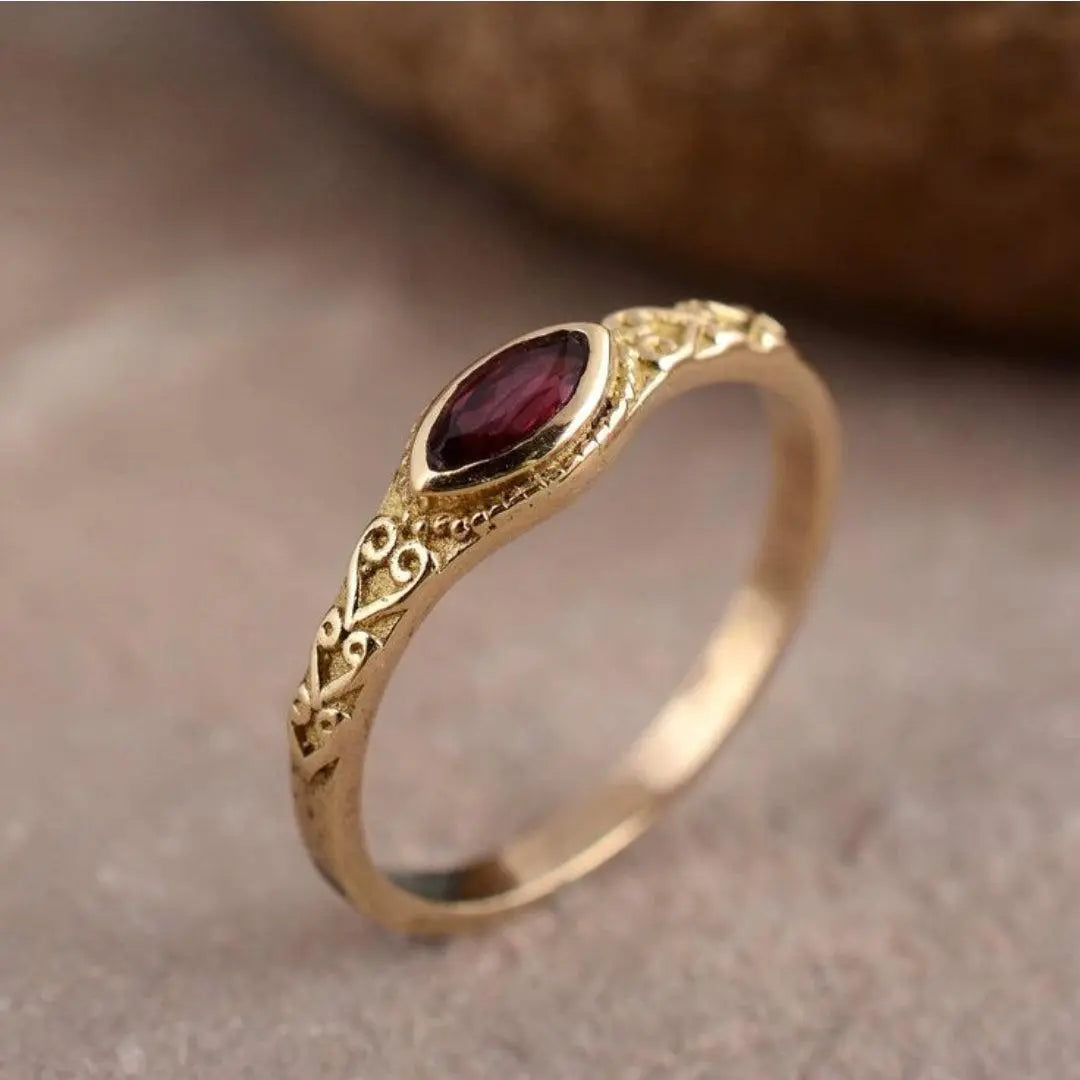Vintage Gold Red Crystal Ring