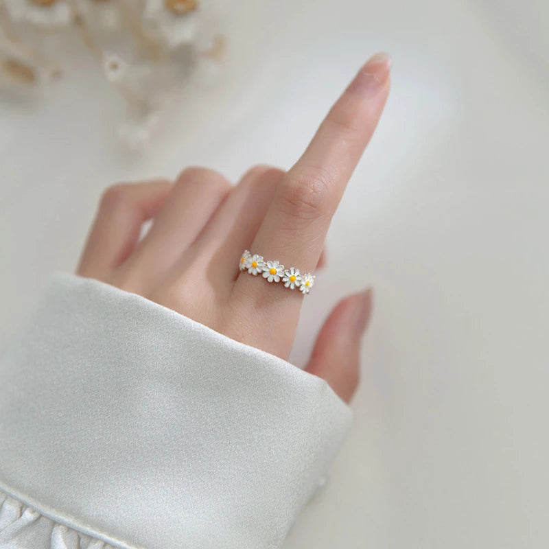Silver Daisy Flower Band Ring