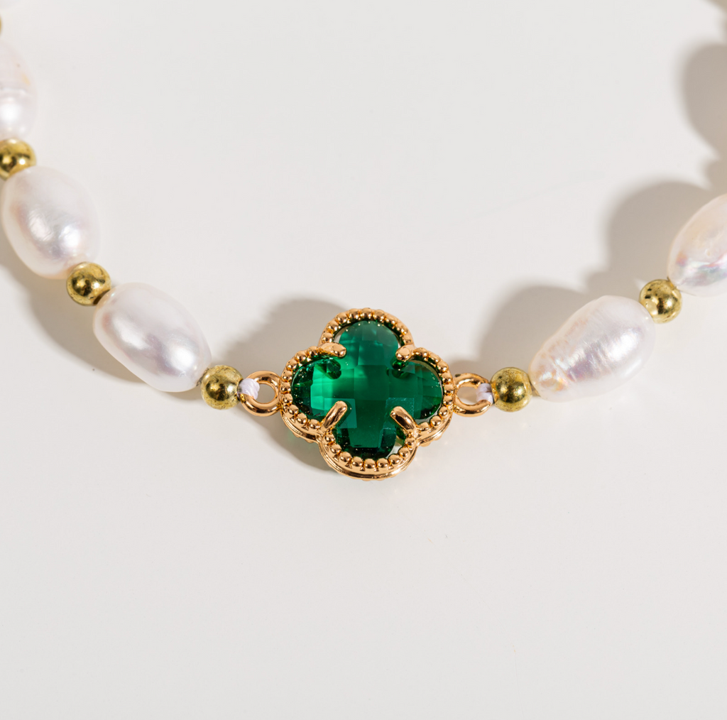 Emerald Clover Pearl Bracelet in Gold