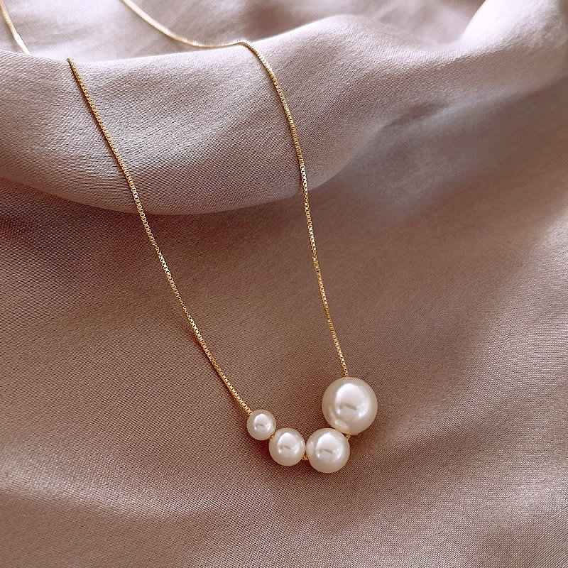 Graduated Pearl Pendant Necklace